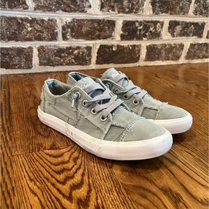 Womens Blowfish slip on sneakers. Size 8.5. Perfect condition